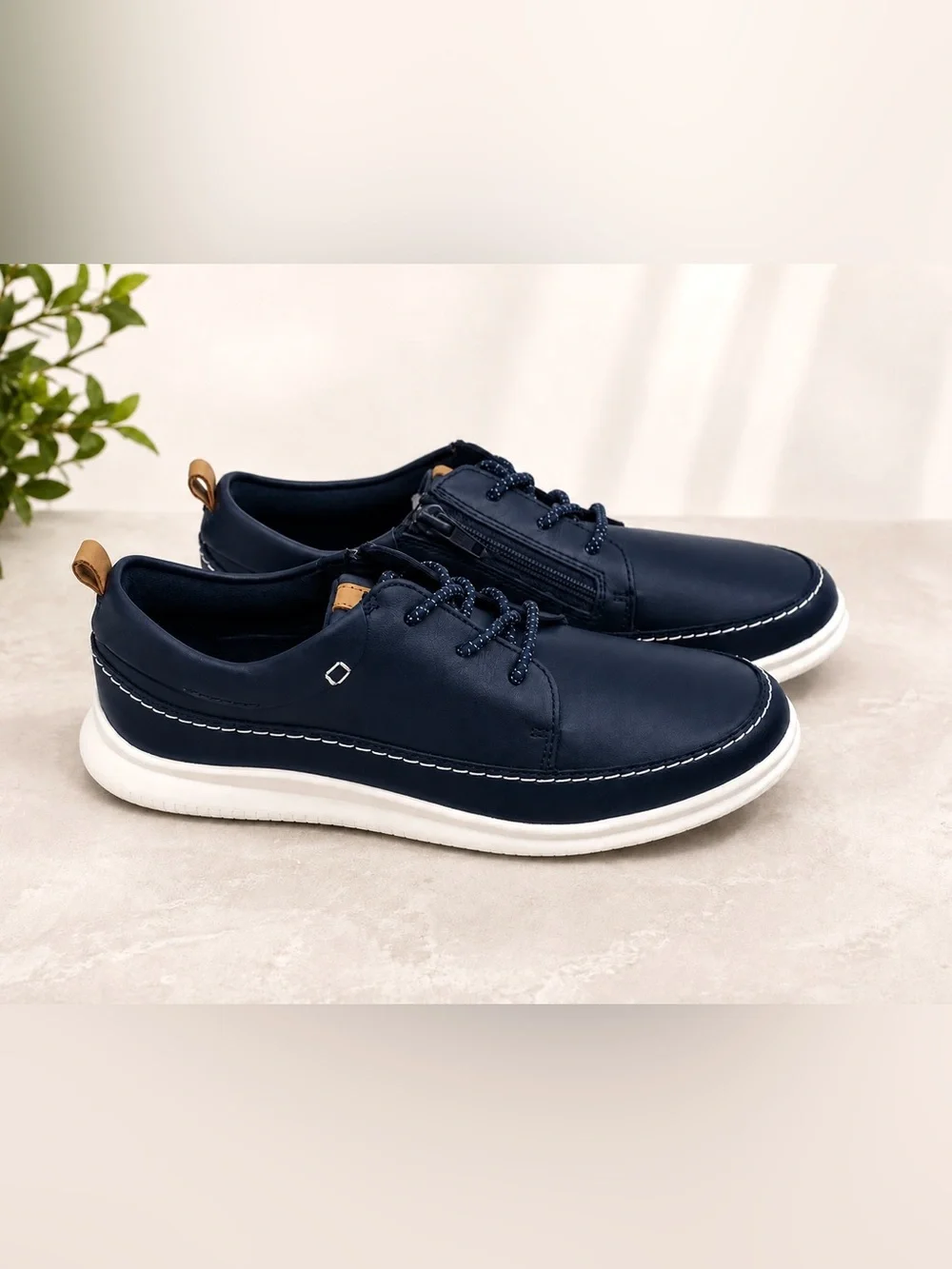 NIB Clarks Cloud Blaze Boys Navy Blue Leather Sneakers Shoes Size 2